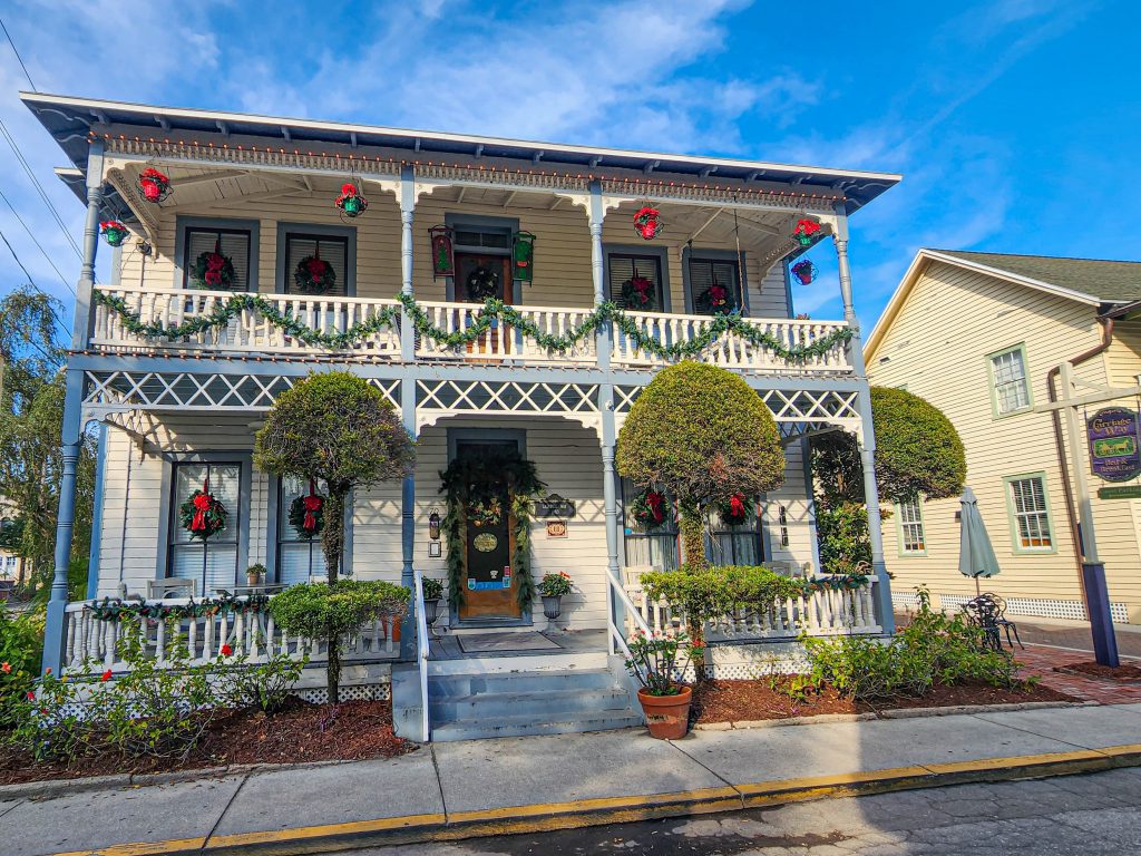 Carriage Way Bed and Breakfast St. (Sister property to the Centennial House)