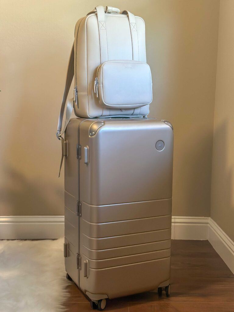 monos luggage review