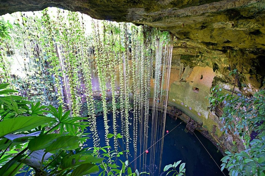 Ik-Kil-Cenote-from-above