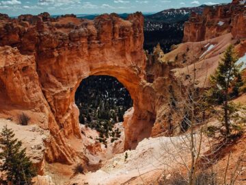 Popular and scenic hike in Bryce Canyon National Park