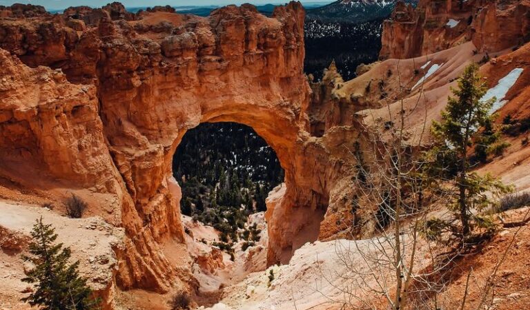 Popular and scenic hike in Bryce Canyon National Park