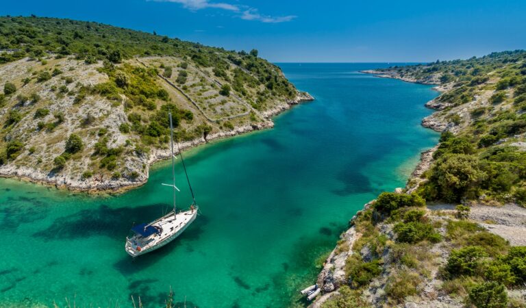 What Are the Benefits of Chartering a Yacht in Croatia?