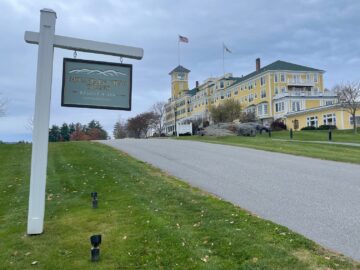 This Newly Renovated Luxury Resort in New Hampshire Offers Stunning White Mountain Views