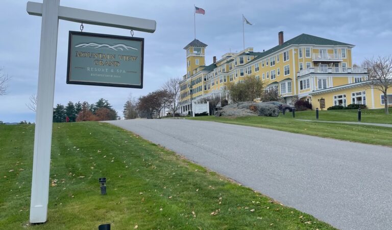 This Newly Renovated Luxury Resort in New Hampshire Offers Stunning White Mountain Views