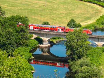 Scenic Fall Foilage Train Rides Across America